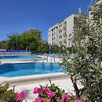 מלון Senior 3*