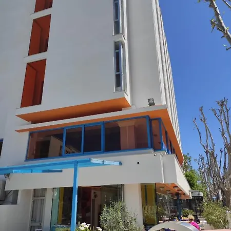 Senior Hotel
