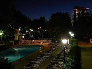 Senior فندق كاتوليكا